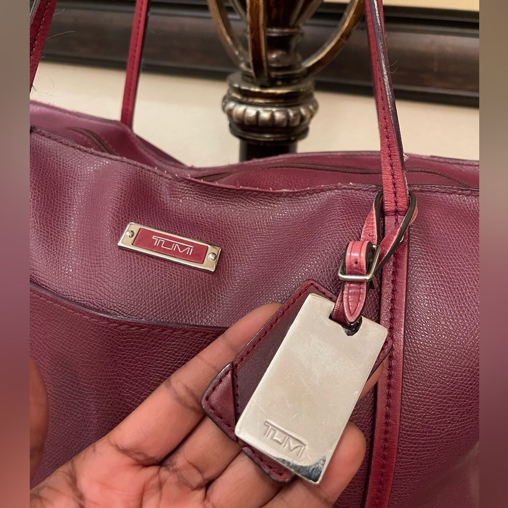 Tumi please check all picture of condition - Picture 4 of 17